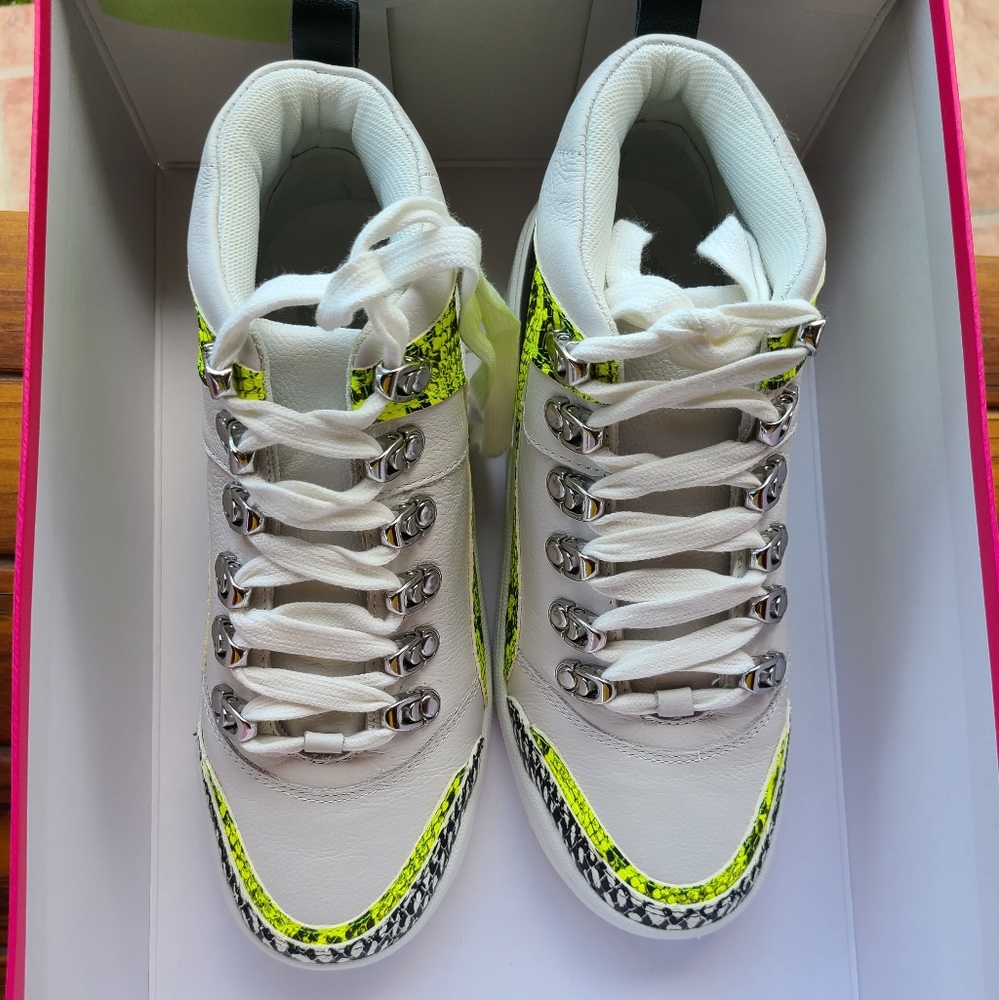 Vince Camuto, Leather VC-SAMPHAY Sneakers. New with Box.